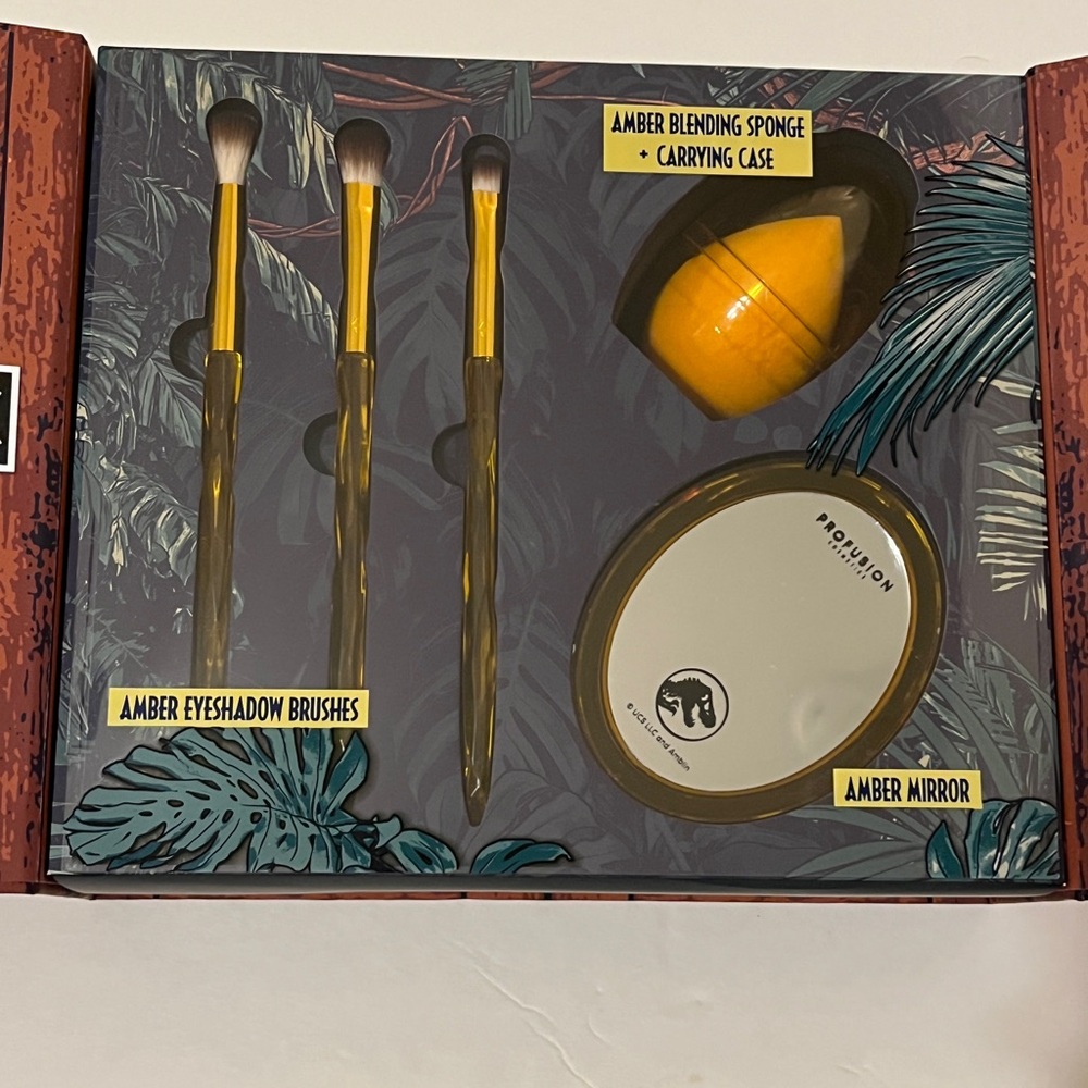 ❌SOLD❌Jurassic Park x Profusion Cosmetic Make Up Brush Set - Picture 3 of 5